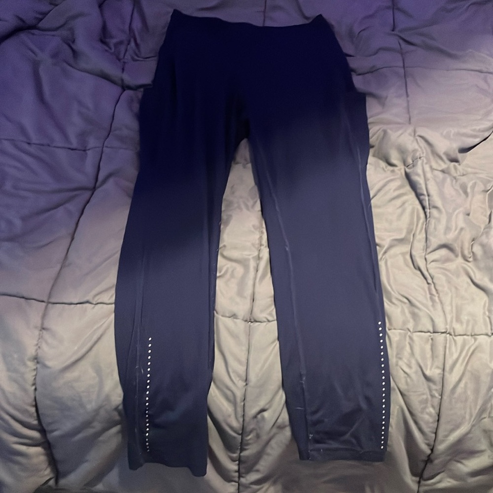Unsure of the brand and size of these but they are NOT Lululemon